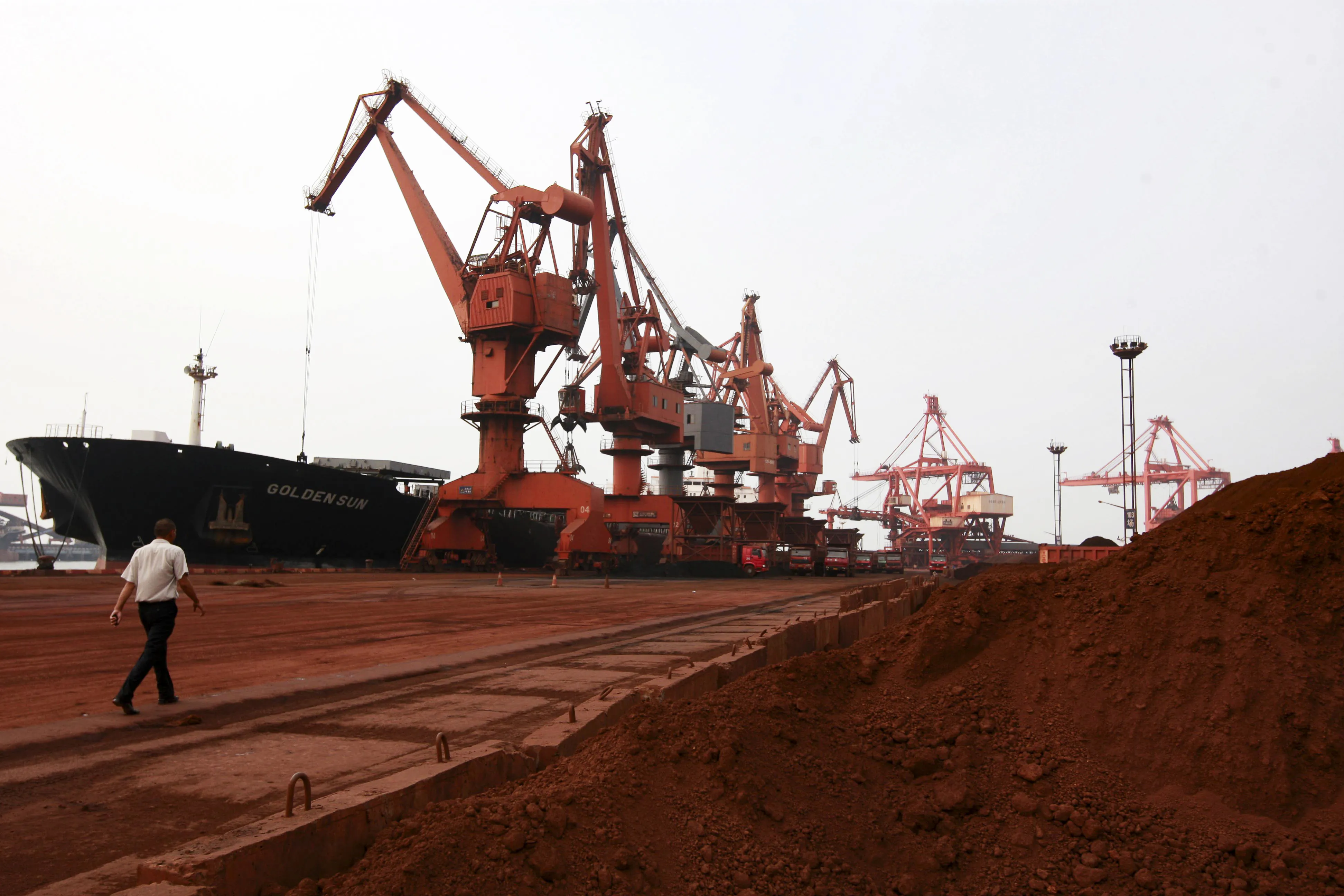 CCP Escalates Trade Tensions to Undercut Trump's Middle East Efforts: Analyst