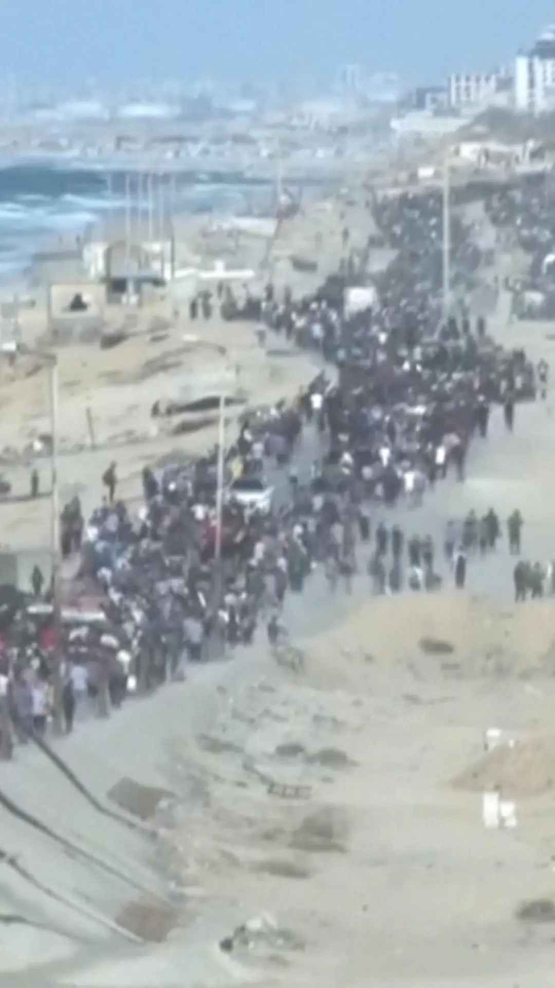 Timelapse of Gazans Heading Home After Cease-Fire Starts