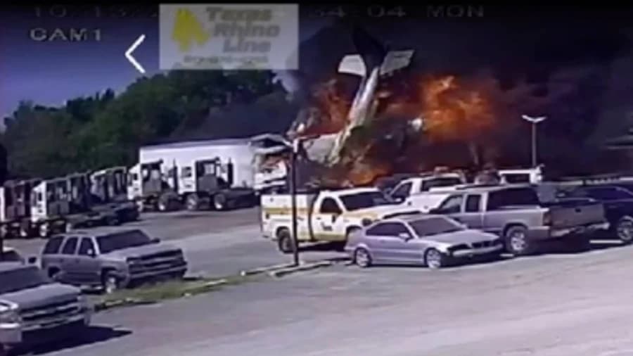 2 Killed in Small Plane Crash Near Fort Worth, Texas