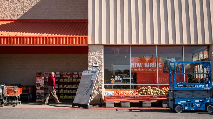 Seasonal Job Searches Spike, But Hiring Isn't Keeping Up, Report Finds