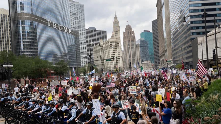 Thousands Rally in Chicago for Second 'No Kings' Protest