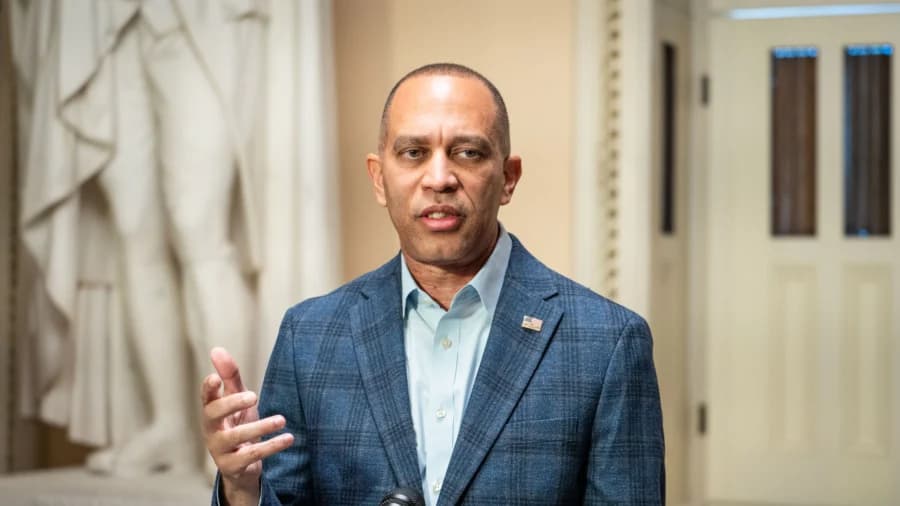 House Democratic Leader Holds News Conference on Government Shutdown