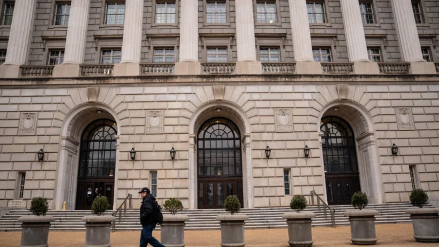 IRS Urges Qualified Taxpayers to Claim Earned Income Tax Credit