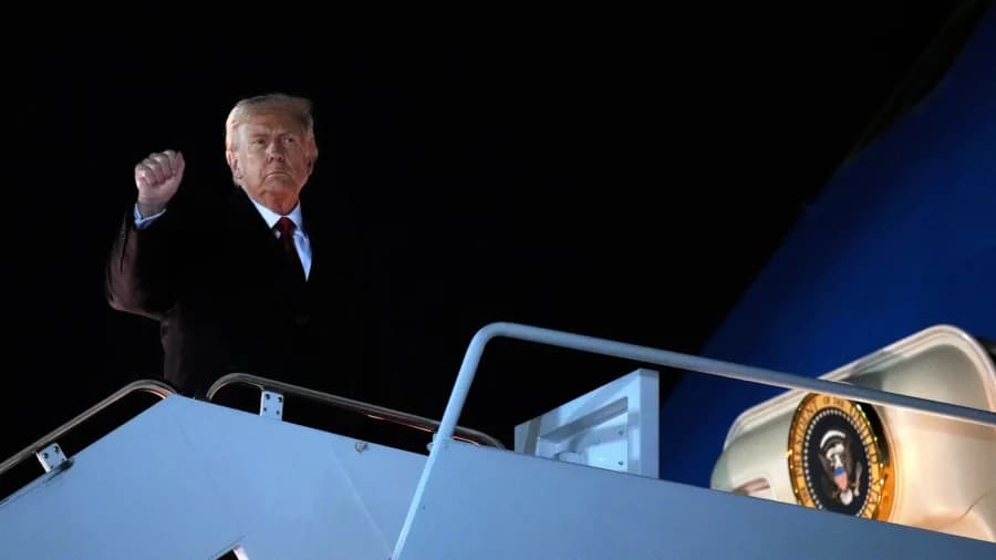 Trump Meets With Qatari Emir, Prime Minister, Talks to Press on Air Force One
