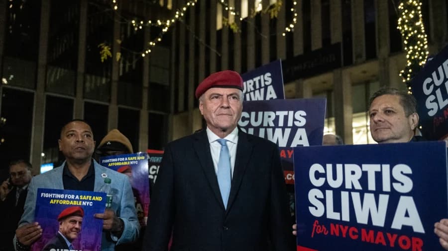Curtis Sliwa Campaigns on Staten Island on Election Eve—Residents React