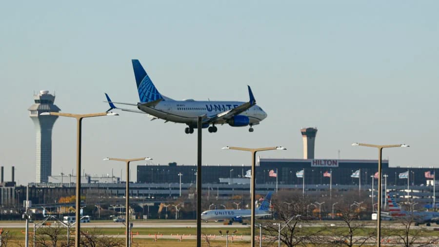 Transportation Secretary Floats Flight Reductions of Up to 20 Percent If Shutdown Continues