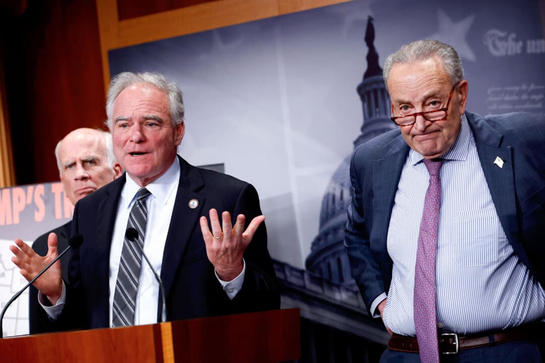 4 Republicans Join Democrats in Senate Vote Against New Tariffs on Canada