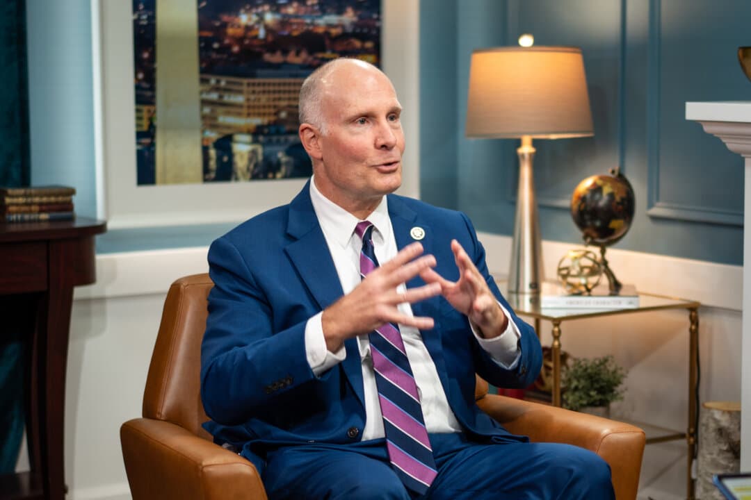 Bipartisan Bill Would Give American Companies First Dibs on Top AI Chips