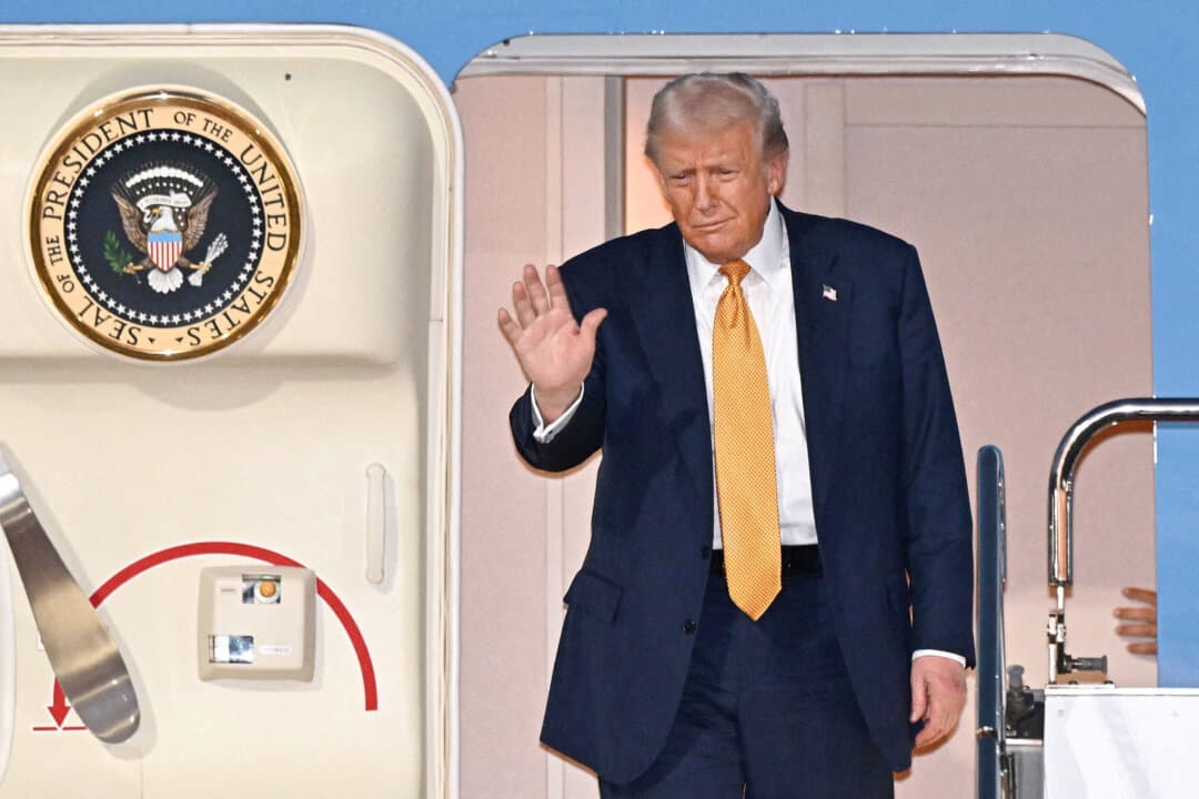 Trump Says He ‘Would Love to’ Meet With Kim Jong Un on Asia Trip