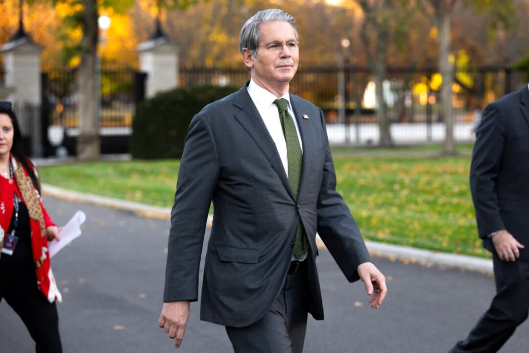 Treasury Secretary Optimistic After Supreme Court’s Tariffs Hearing