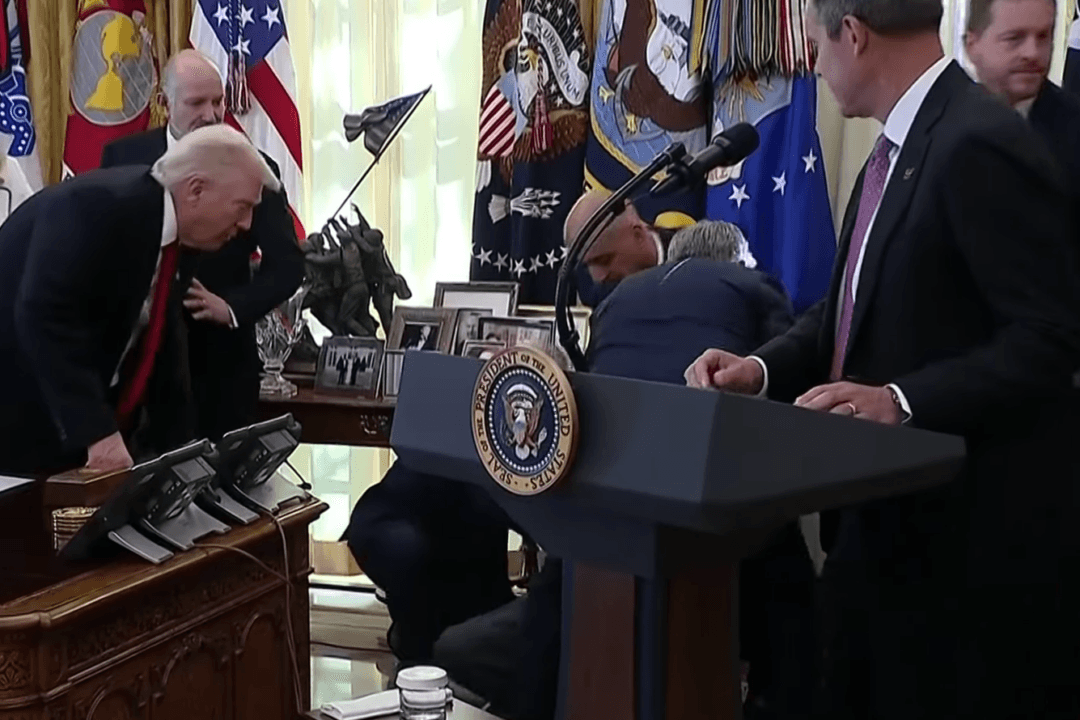 Man Faints in Oval Office as Trump Admin Announces Price Cuts in Weight-Loss Drugs