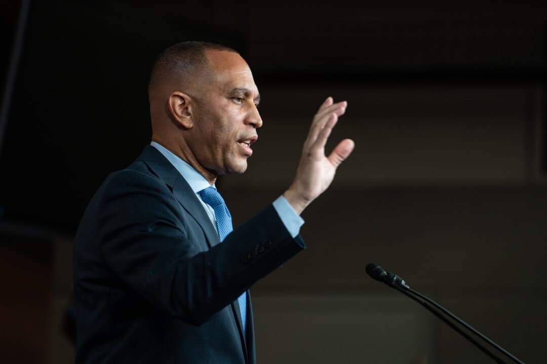 House Democrats Won’t Back GOP Spending Bill Without ACA Tax Credits: Jeffries