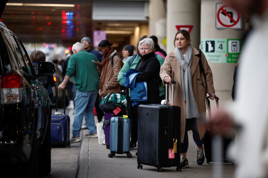Travel Chaos at Major Airports as Government Shutdown Eclipses Record 34th Day