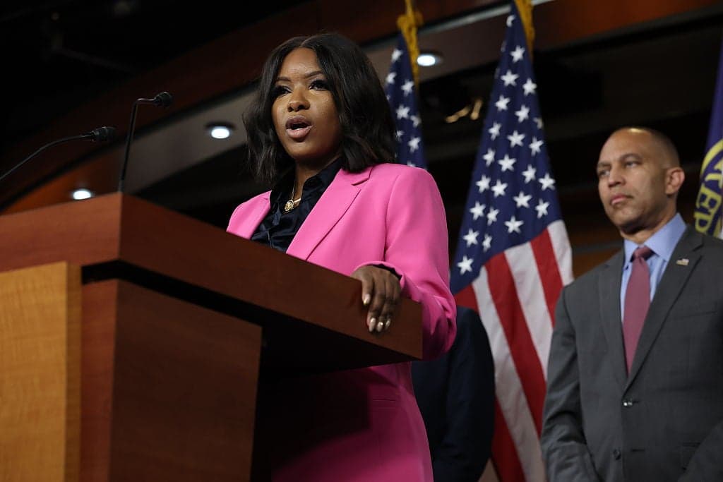 Trump reveals he had MRI after questioning Jasmine Crockett and AOC’s IQ, raising concerns about health