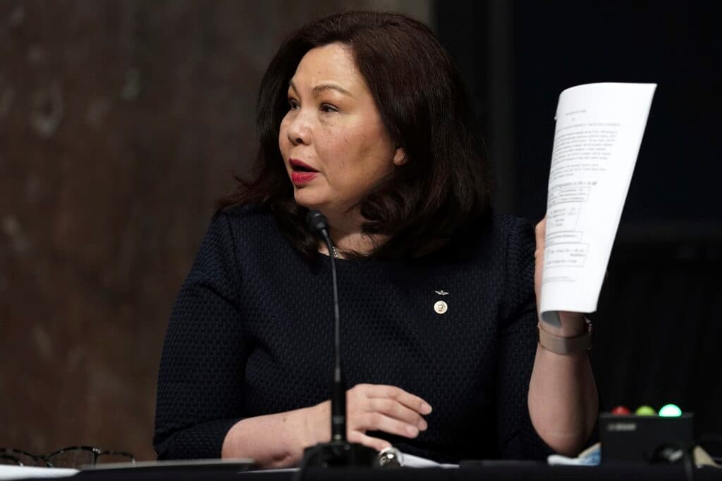 Duckworth rips Trump FAA bonus as 'insult,' demands equal shutdown pay for all