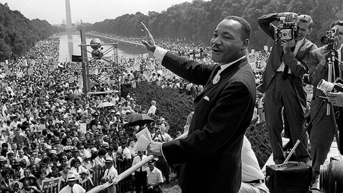 tear down mlk statue