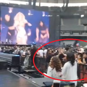 Michelle Obama dances at Jay Z concert