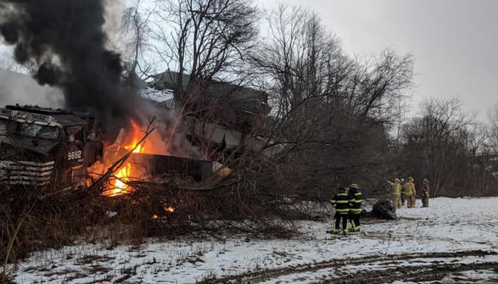 train derail new york