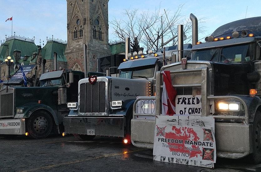midwest truckers watching Canadian convoy