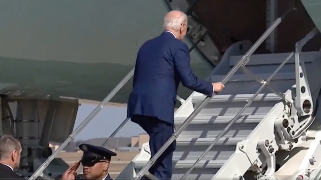 Biden stumbles on the steps